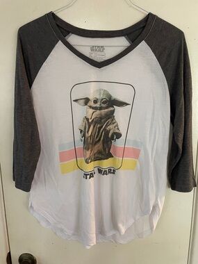 Start Wars Baby Yoda Tshirt Large